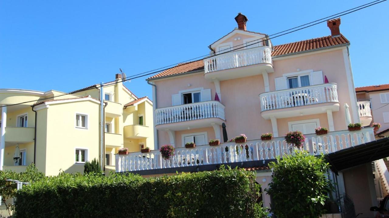 Apartments Ravlic Malinska Eksteriør bilde